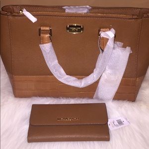 Michael Kors purse and wallet set, new!